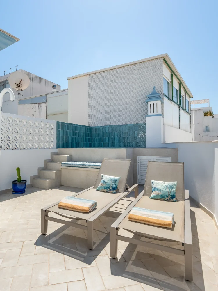 casa-das-lendas-olhao-terrace-sunbeds